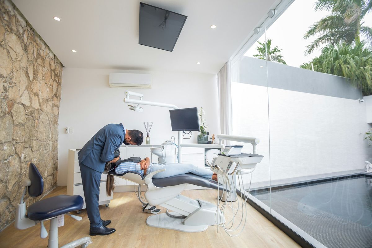 Rent og lyst tannlegekontor med behandlingsstol